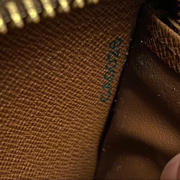 Louis Vuitton Zippy Wallet - Picture 8 of 8